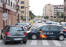 Tres hombres asaltan un hipermercado en Gijón y uno de ellos dispara a la policía local
