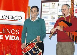 El gaitero José Fernández y el 'tamboriteru' Manuel Alonso. ::                             PARDO