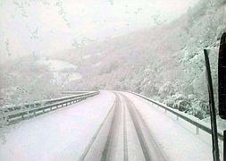 Un alud corta el acceso a San Isidro y obliga a recurrir a un helicóptero para rescatar a los atrapados