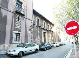 Fachada del colegio Santo Ángel, en el que estudiaba la menor. :: PIÑA
