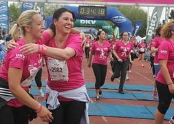 6.000 corredores participan en la Carrera de la Mujer de Gijón para luchar contra el cáncer