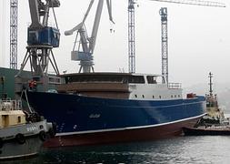 Armón bota su primer barco en el astillero de Gijón