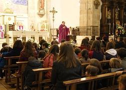 Cientos de personas recuerdan en Villaviciosa a las víctimas de Tordómar