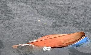 Foto de hoy del barco hundido cedida por la Xunta de Galicia. / EFE