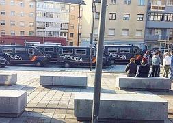 Despliegue de antidisturbios en La Luz (Avilés) para detener a un hombre relacionado con el secuestro (LVA)