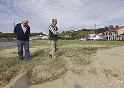 Vecinos de Zeluán piden la retirada de la arena de la ensenada de Llodero