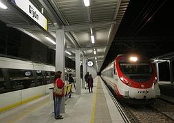 Los Cercanías de Renfe suman seis años perdiendo clientes y no iban tan vacíos desde 1997