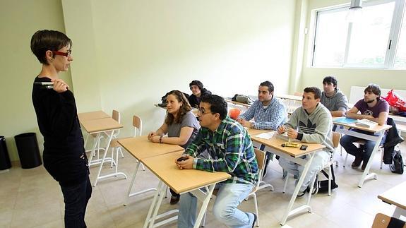 Estudiantes en la escuela de Hostelería de Olloniego.