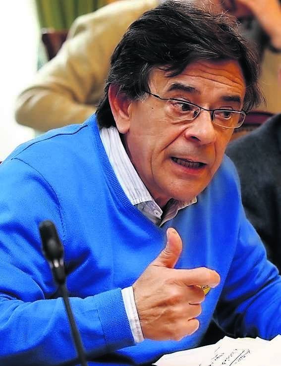 PP e IU estudian fórmulas para lograr suelo para el polideportivo trubieco