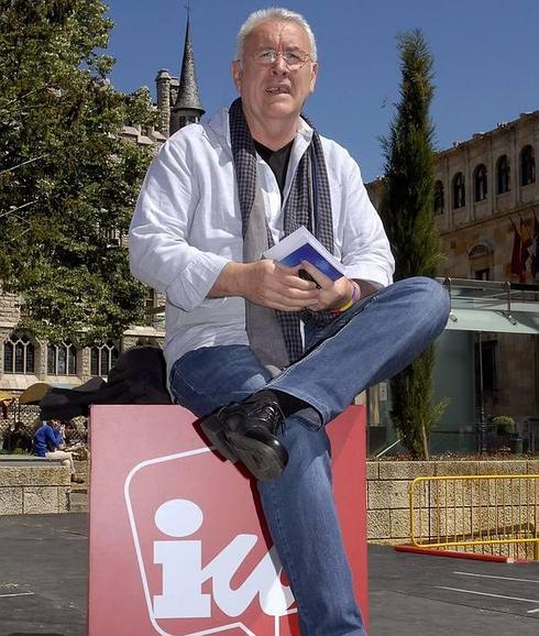 «Ángel González debió irse antes de que IU se lo pidiera», afirma Cayo Lara