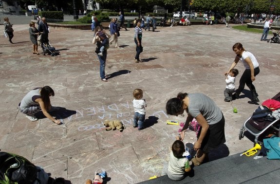 Las que fueran usuarias de La Madreña, acudieron a La Escandalera ayer con sus niños. 