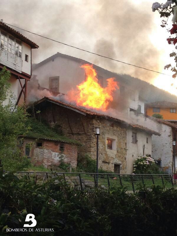 Extinguido un incendio en una casa abandonada en Salas