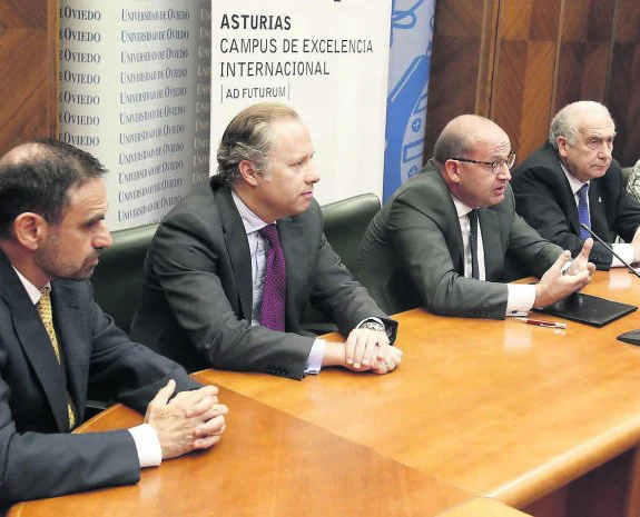 Javier Sebastián, Javier Sesma, Ramón Sotomayor y Vicente Gotor, en la presentación de la Cátedra de Movilidad de Thyssen. 