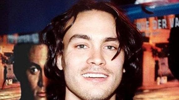 Brandon Lee, fallecido en un rodaje, hijo del mítico Bruce Lee, también fallecido