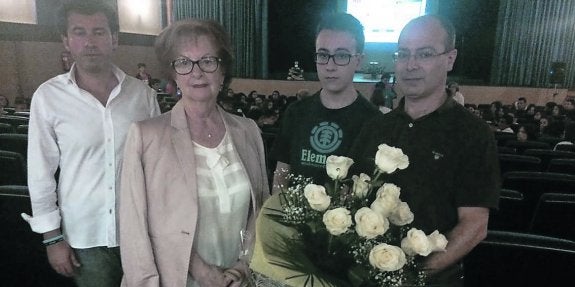 Un momento del homenaje, ayer, en Sama. :: J. C. ROMÁN