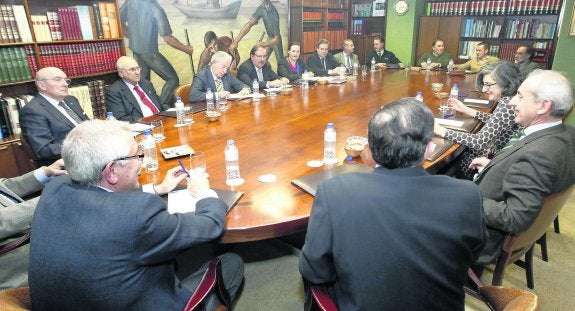 Reunión de los miembros de la junta directiva de Femetal, celebrada el pasado mes de febrero. 