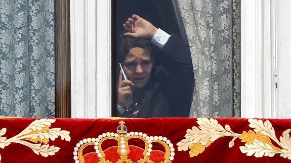 Froilán, hablando por teléfono desde el Palacio Real de Madrid, tras la proclamación del Rey Felipe VI.