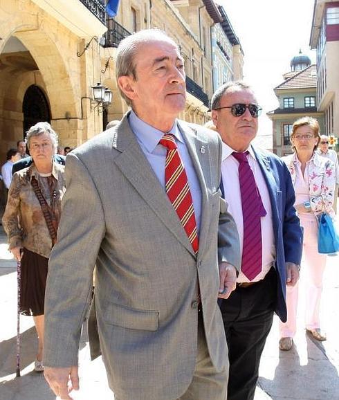 Concentracion en memoria de Miguel Ángel Blanco en la plaza del Ayuntamiento Oviedo 