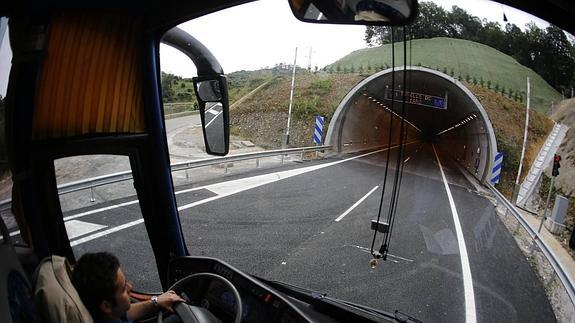 La autovía de los túneles de Riaño abre esta tarde después de cinco años de obras