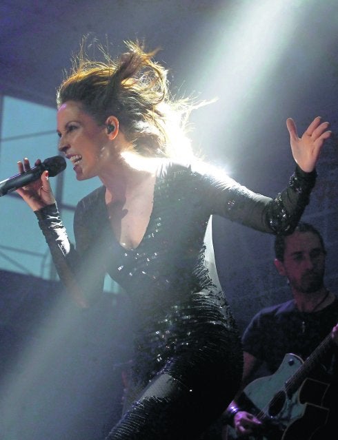 1. Malú, anoche en plena actuación.