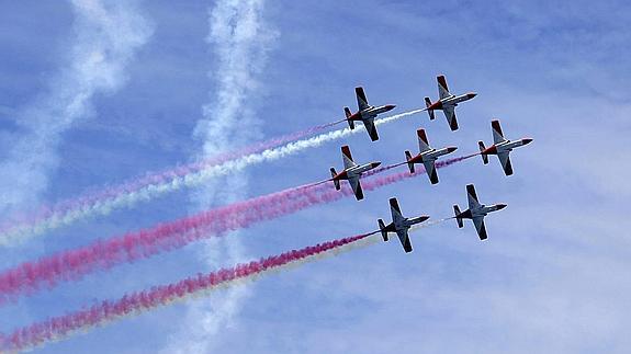 La Patrulla Aguila compartirá protagonismo en el Festival Aéreo con un caza de la Segunda Guerra Mundial