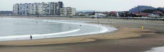 Durante la jornada de ayer en los puestos de Socorrismo de las playas de Salinas y San Juan no atendieron a bañistas por picores.