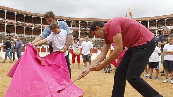 Abren una recogida de firmas para cancelar las clases de toreo para niños en San Lorenzo