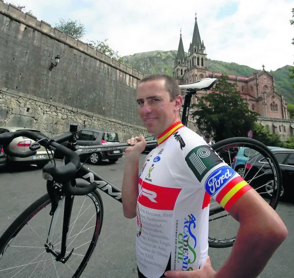 Agustín Pena, al final de una de sus etapas, en Covadonga. 