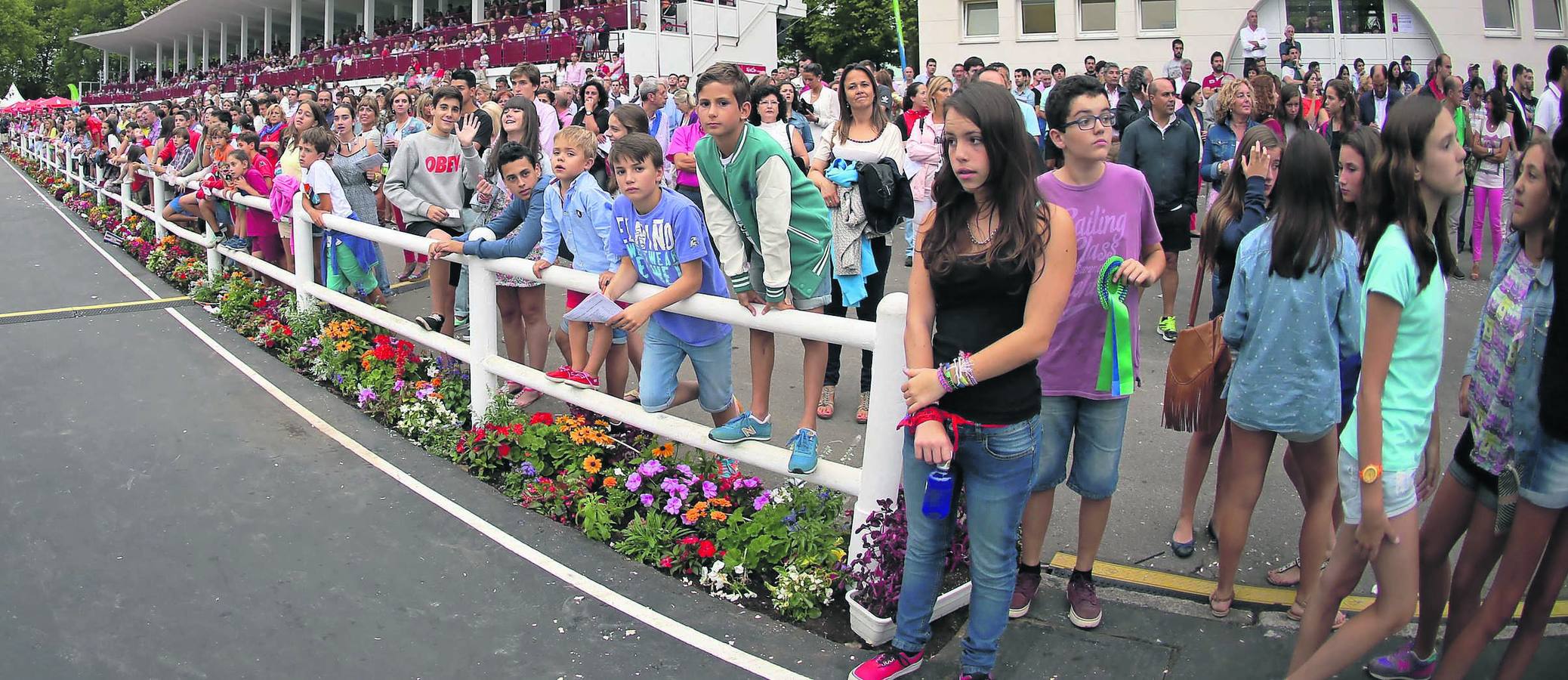 Numerosas personas acudieron ayer al Hípico en la tercera jornada del concurso de saltos