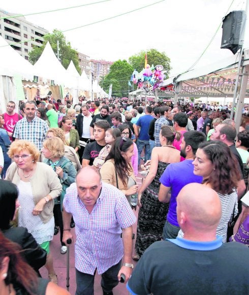 El recinto de La Exposición se llenó de público ayer desde primera hora de la tarde. 