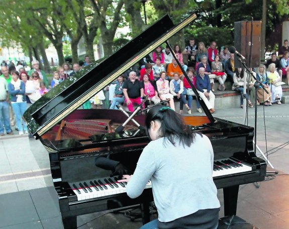 Una de las participantes en el maratón de piano de ayer en Gijón.