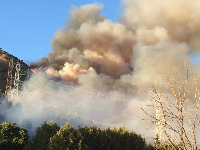 El incendio que aún mantiene en vilo a los vecinos.