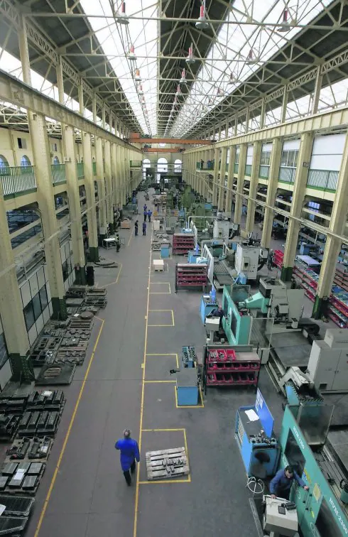 El interior de la fábrica de armas de Trubia. 