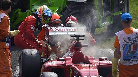 Hamilton gana en Monza y Alonso abandona