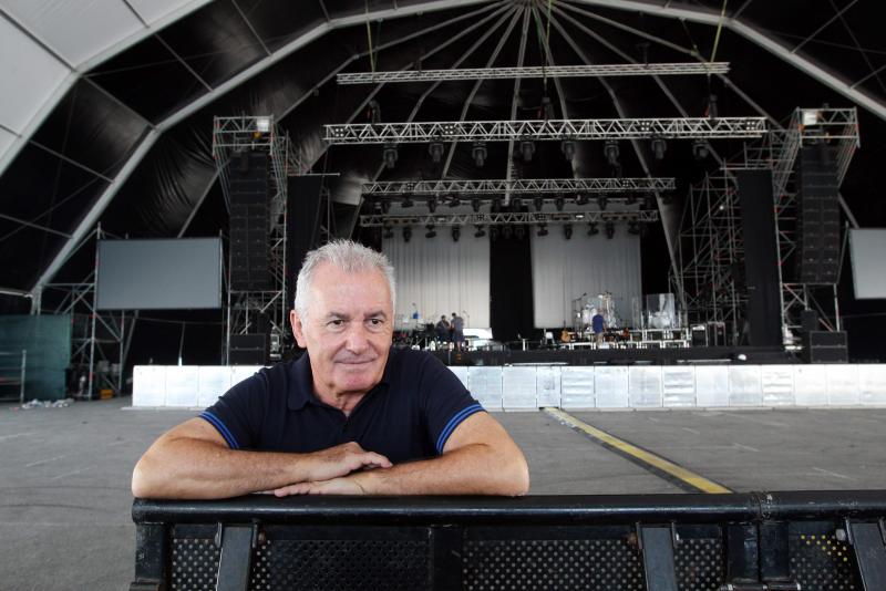 Víctor Manuel, hoy, ante el escenario en el que actuará esta noche.