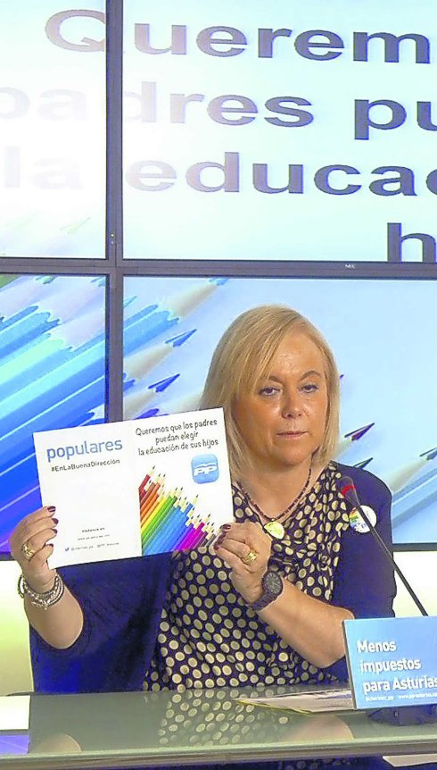 Mercedes Fernández, en la presentación de la campaña por la gratuidad de los libros de texto. 