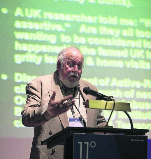 Alan Rosen, del Instituto de Investigación sobre la Mente de la Universidad de Sidney, participa en las jornadas de Salud Mental celebradas en el Hospital San Agustín el pasado mes de junio.