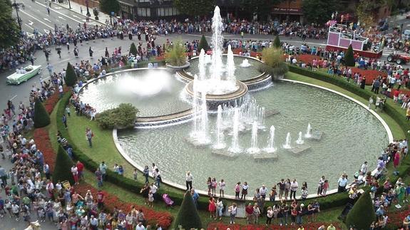 Un desfile con parada en América