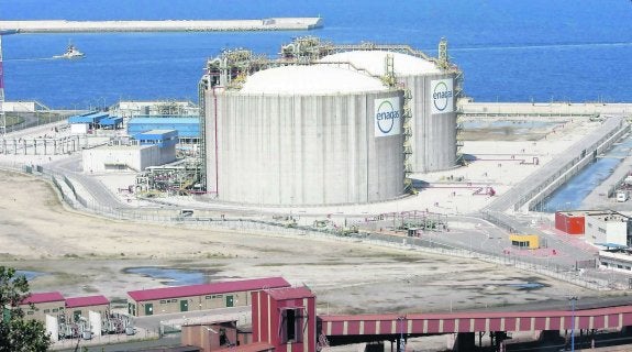 La regasificadora de El Musel que, en la actualidad, se encuentra en hibernación. 