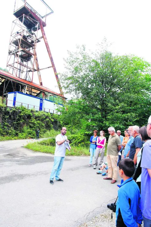 Una de las visitas guiadas a la obra de Santa Bárbara. 