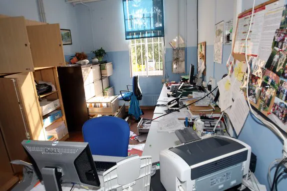Uno de los despachos asaltados el sábado en el colegio Hermanos Arregui. 