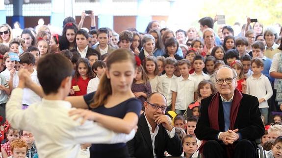 Quino, durante el encuentro con los niños.