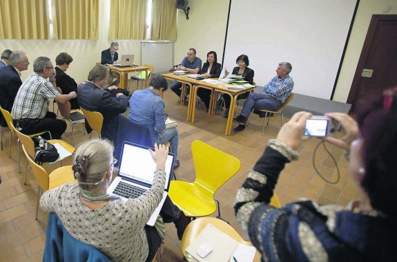 Reunión, ayer, de la Junta Rectora del parque de Redes. 