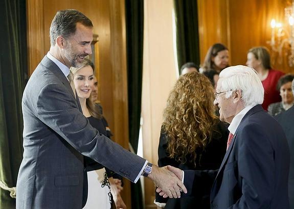 «Los Reyes ya eran solidarios desde niños», dice el padre Ángel