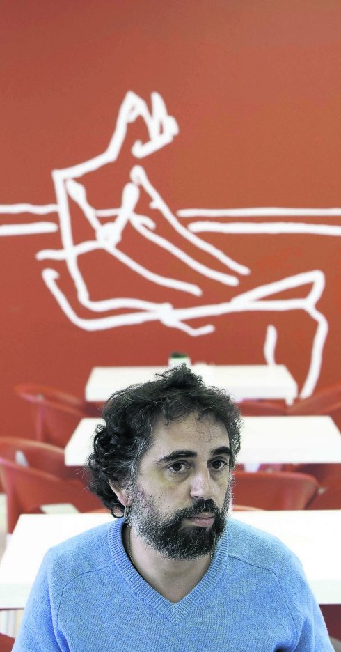 El programador de cine Fran Gayo, durante una visita al Niemeyer. 