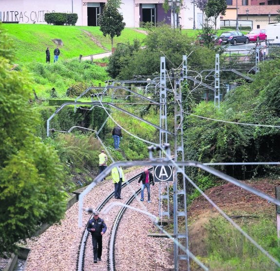 El lunes pasado encontraron el cuerpo del niño entre los apeaderos de La Argañosa y Vallobín. 