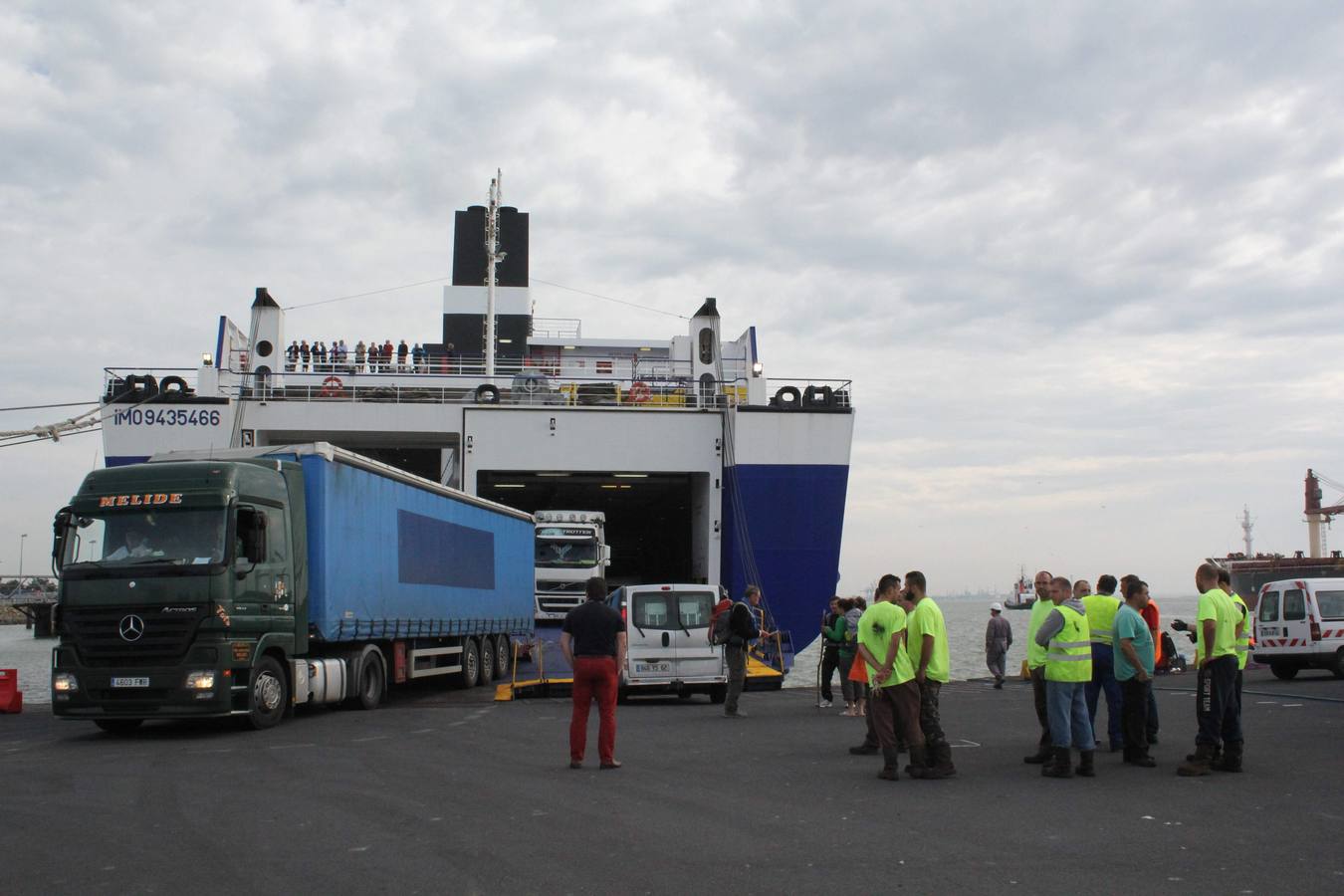 Atraque del último servicio de la autopista del mar en Nantes. 