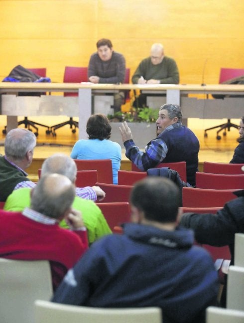 Asamblea, ayer, de Festejos de Santiago de Sama. 