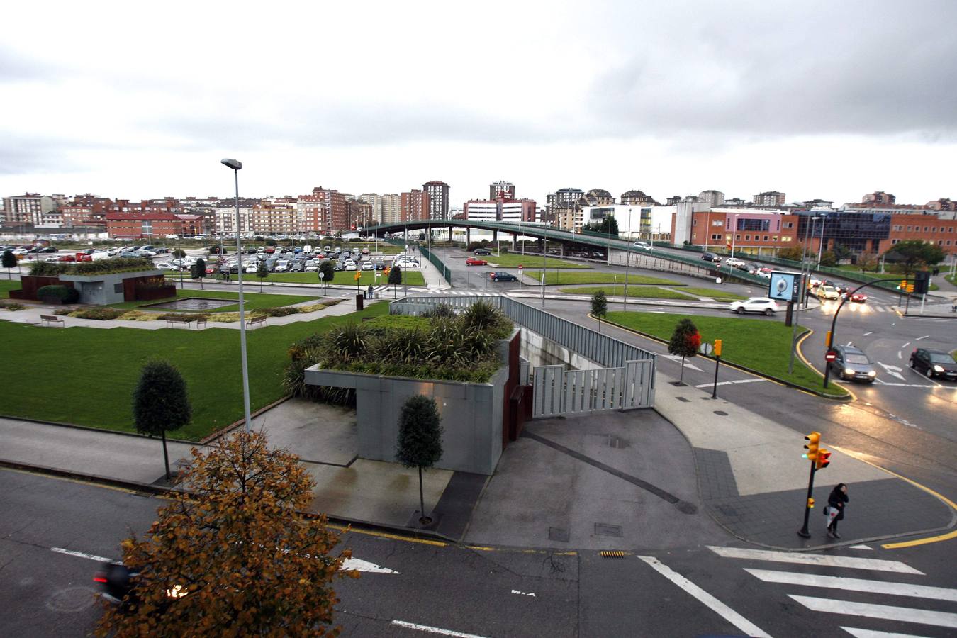 Acceso al aparcamiento subterráneo desde Juan Carlos I. 