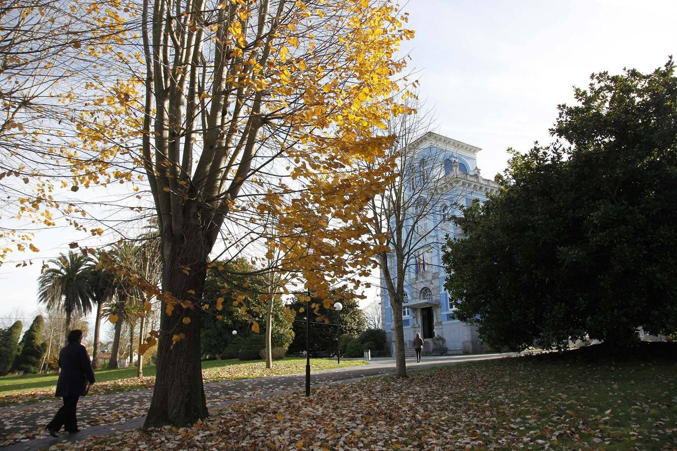 Instantánea otoñal del entorno y el edificio del Archivo de Indianos de Colombres, ubicado en la Quinta Guadalupe. 